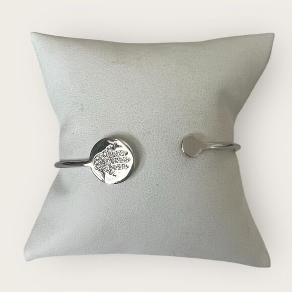 Stainless steel cuff bracelet with a hamsa 🪬 hand - Picture 4 of 6